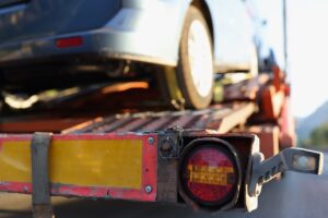 Read more about the article Towing Safety: How to Share the Road with Tow Trucks and Prevent Accidents